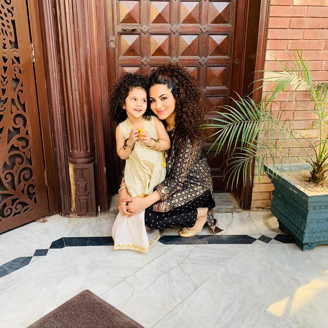 Latest Clicks of Singer Annie Khalid with her Cute Daughter Isha