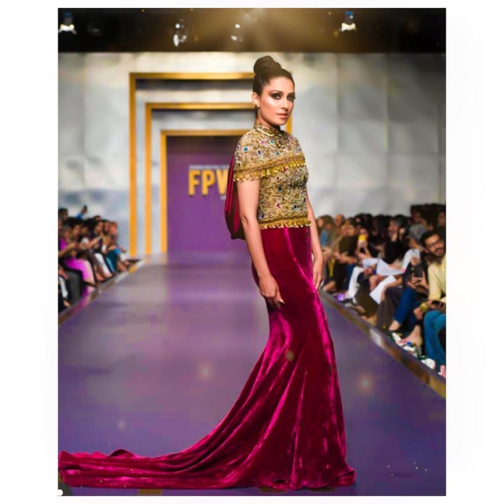 Ayeza Khan escapes massive fall on the ramp at FPWF'19 day 1