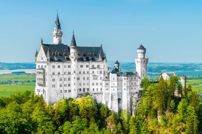 Magnificent castles which exist around the world