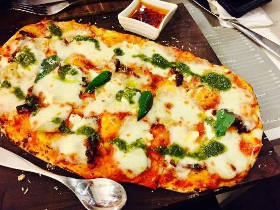 Pizza places to try out in Lahore Reviewit.pk