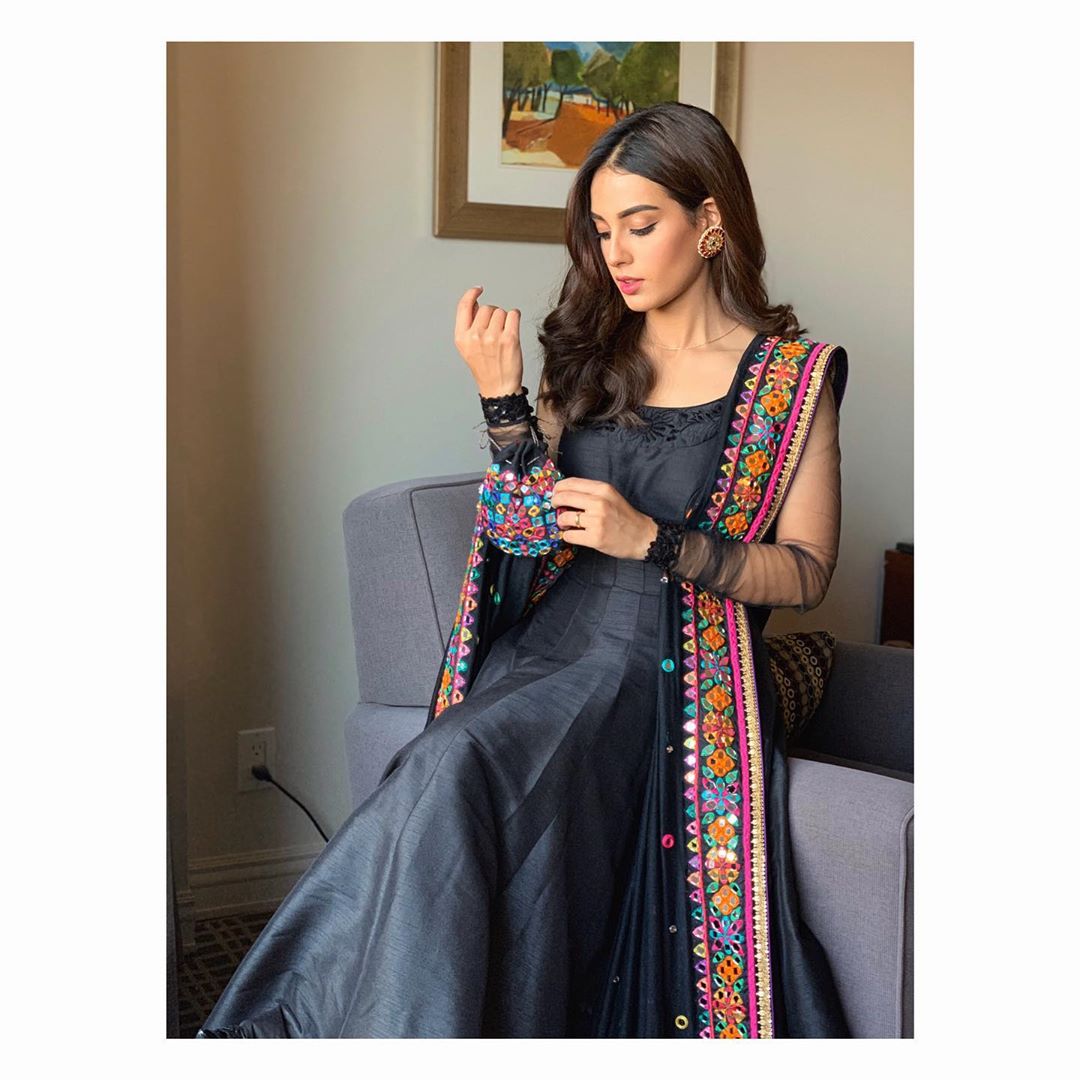 Iqra Aziz Dazzles In A Black Anarkali Dress | Reviewit.pk