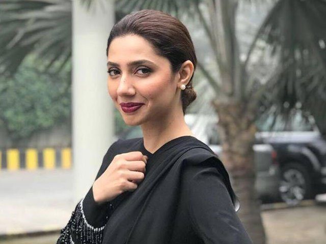 Mahira Khan Meets With Her Senior Fan With Humbleness And Love