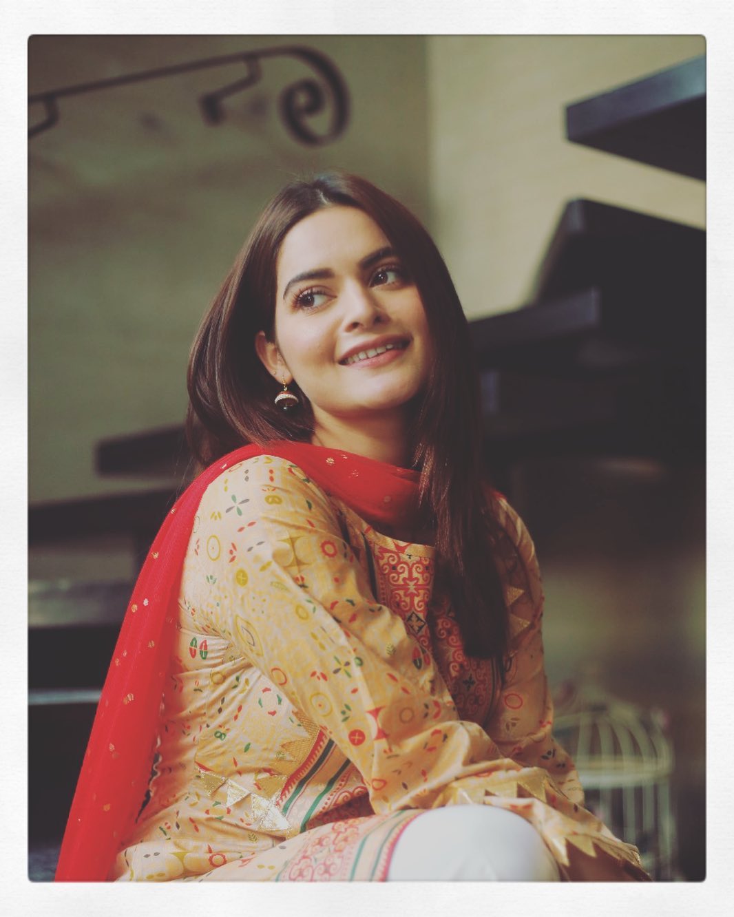 Gorgeous Minal Khan on the Sets of her Upcoming Drama