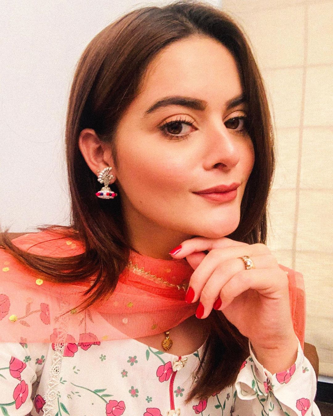 Gorgeous Minal Khan on the Sets of her Upcoming Drama