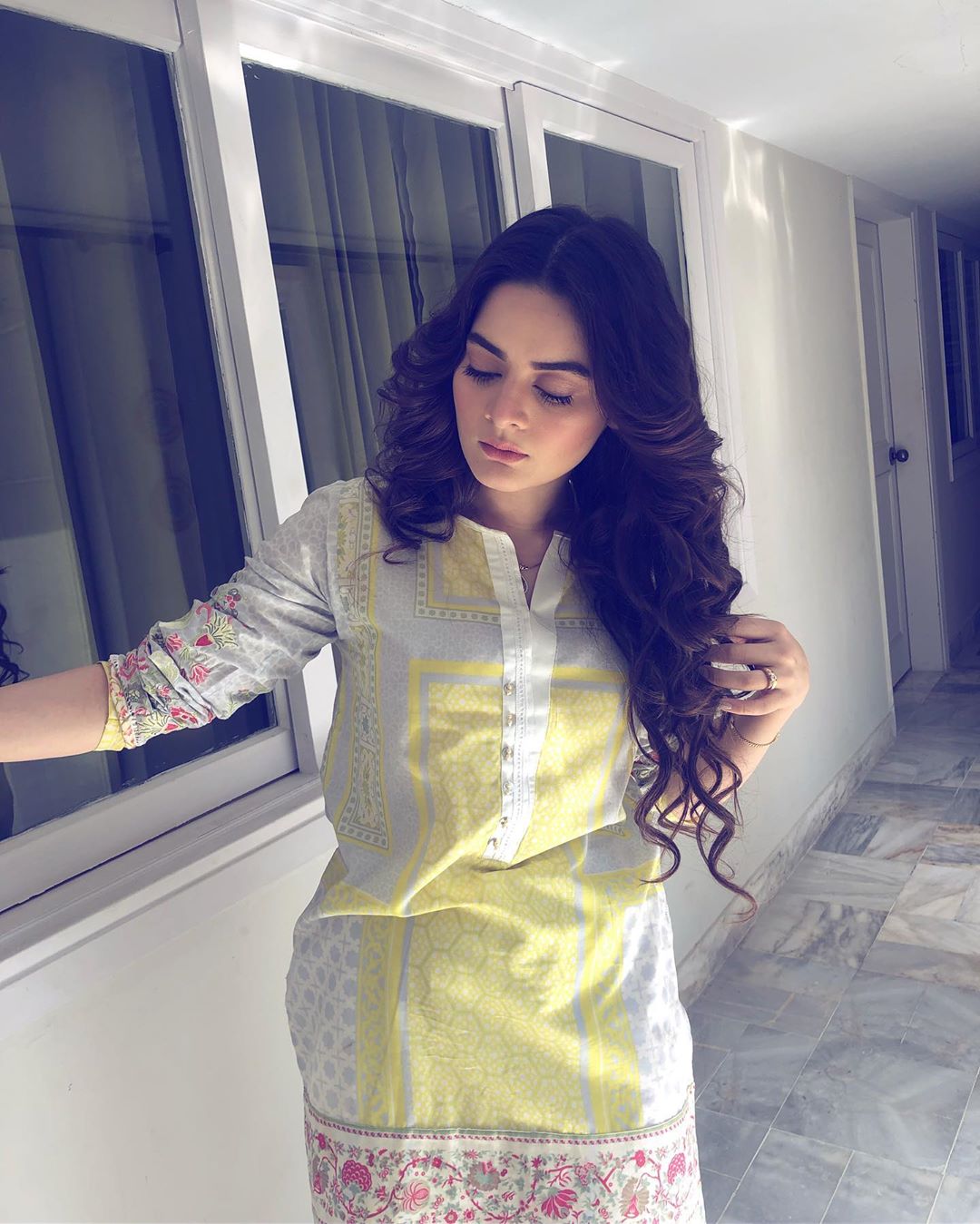 Gorgeous Minal Khan on the Sets of her Upcoming Drama