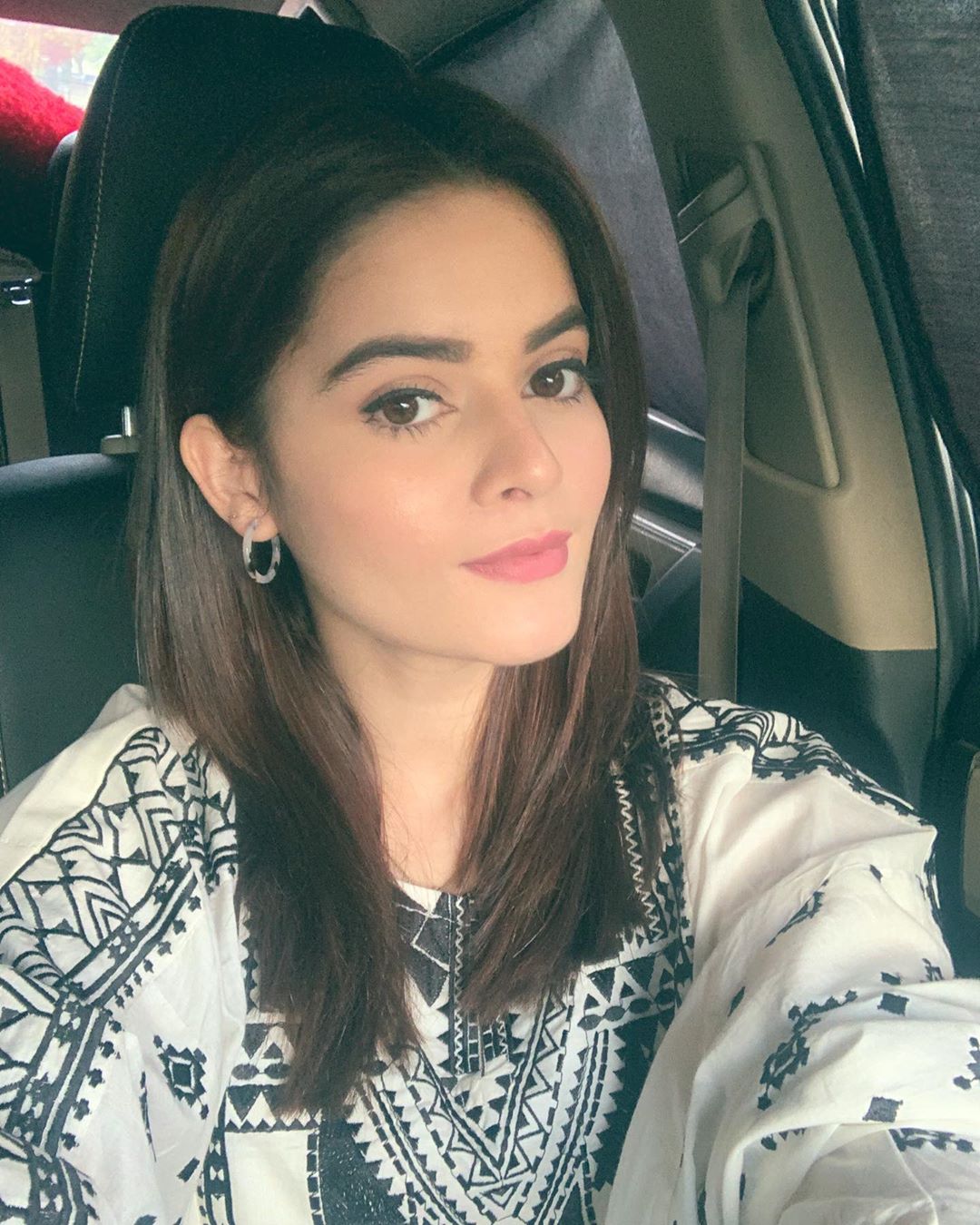 Gorgeous Minal Khan on the Sets of her Upcoming Drama