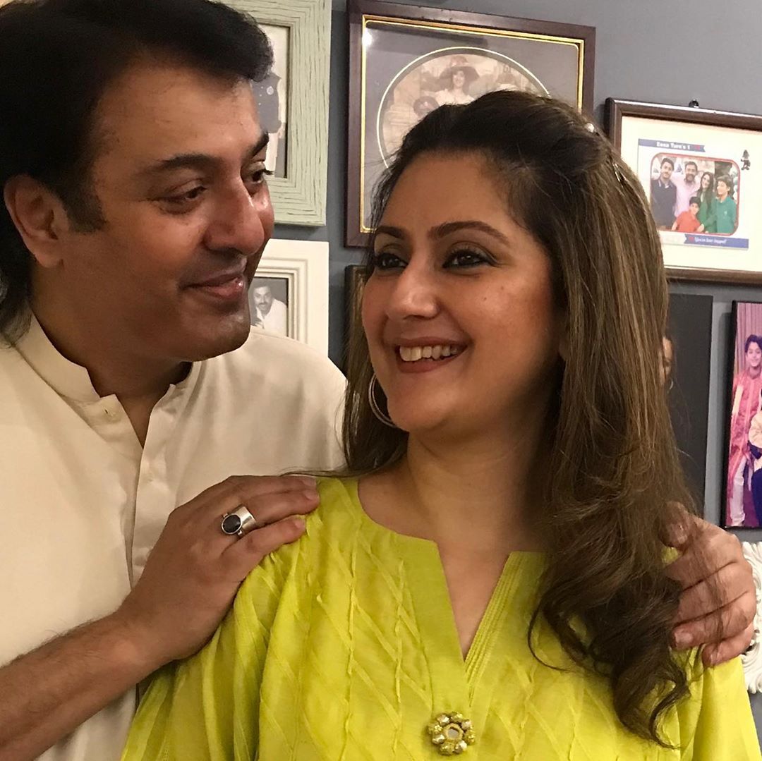 Latest Beautiful Clicks of Actor Nauman Ijaz with his Wife and Sons