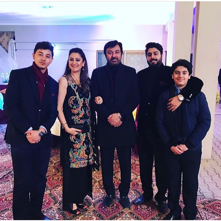 Latest Beautiful Clicks of Actor Nauman Ijaz with his Wife and Sons