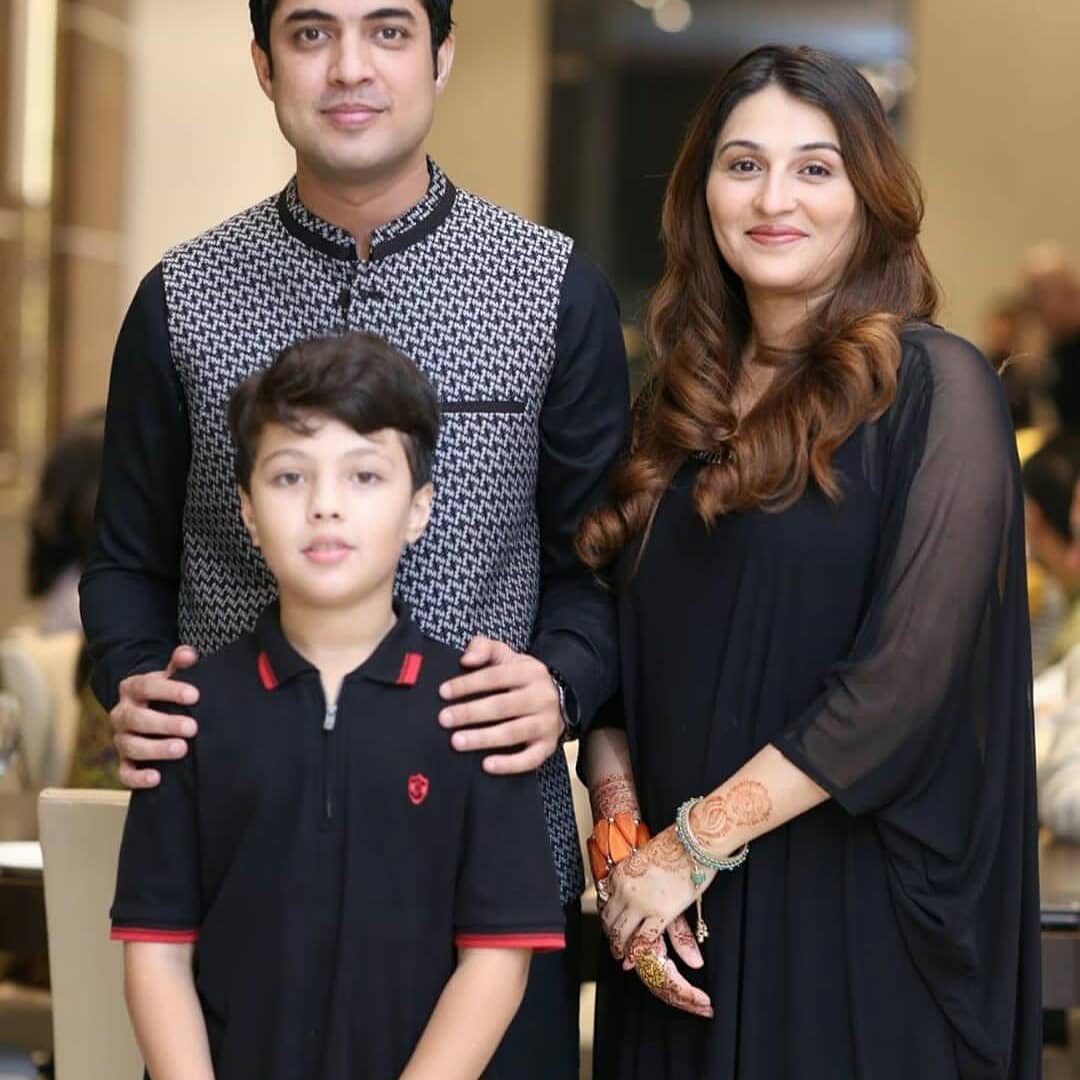 Model Nadia Hussain with her Kids having Dinner at Iqrar ul Hassan Restaurant in Karachi