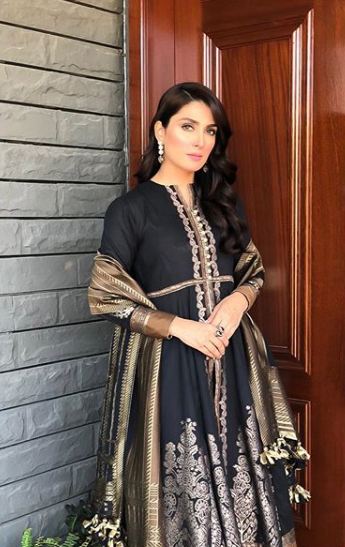 Ayeza Khan Looking Gorgeous in this Beautiful Black Outfit