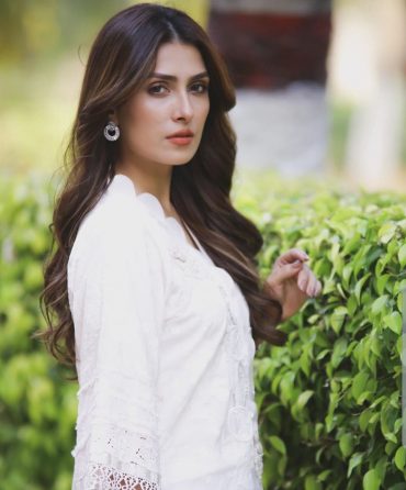 Ayeza Khan | 20 Secrets You Didn't Know About Her | Reviewit.pk