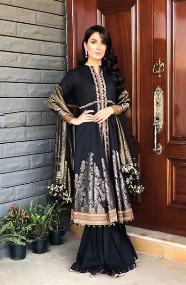 Ayeza Khan Looking Gorgeous in this Beautiful Black Outfit