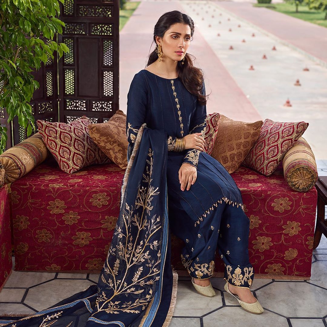 Ayeza Khan'a Latest Photo Shoot for Qalamkar