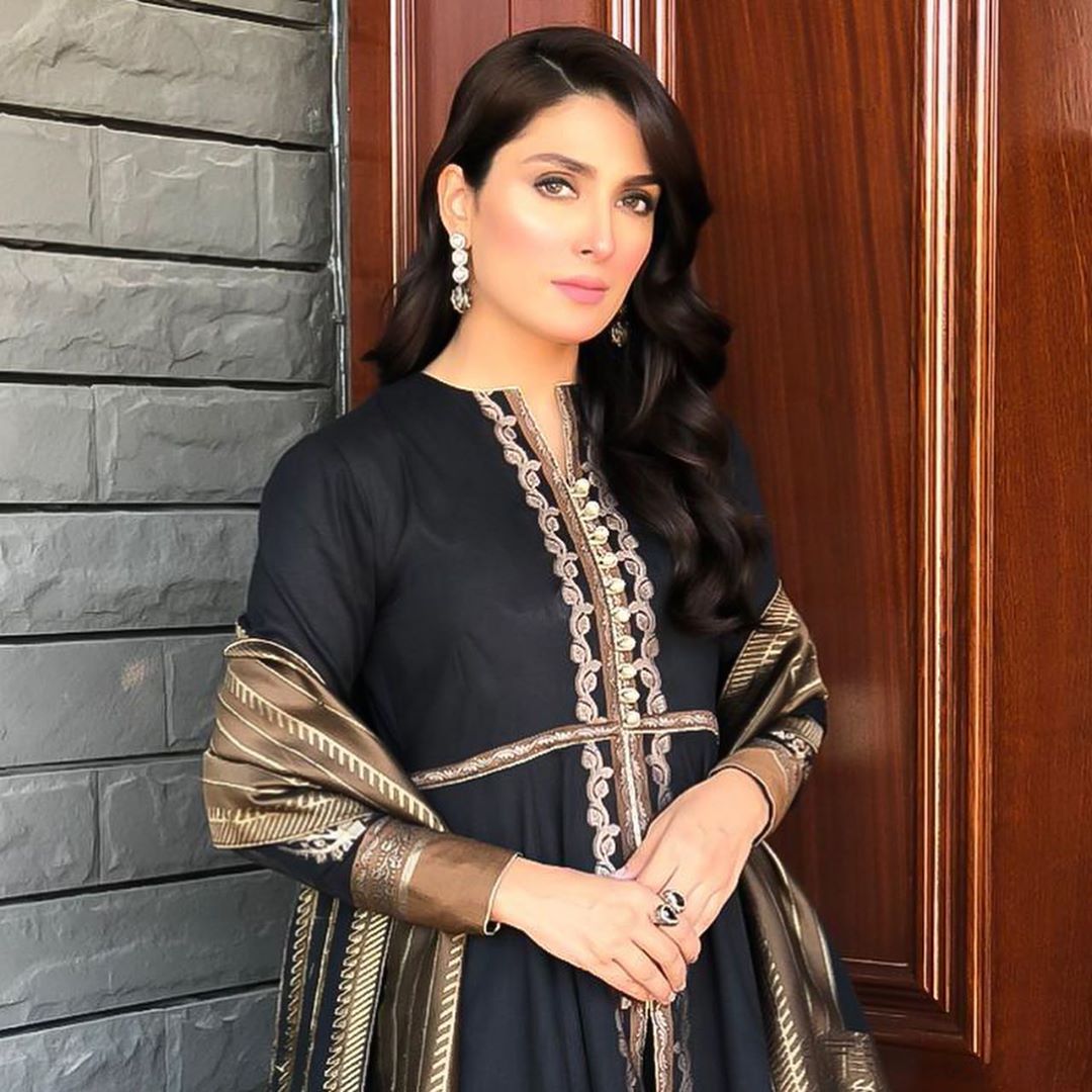 Ayeza Khan Looking Gorgeous in this Beautiful Black Outfit