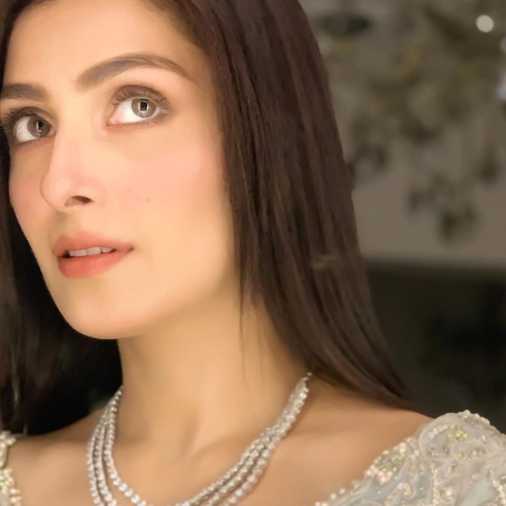 Ayeza Khan's Latest Beautiful Clicks | Reviewit.pk