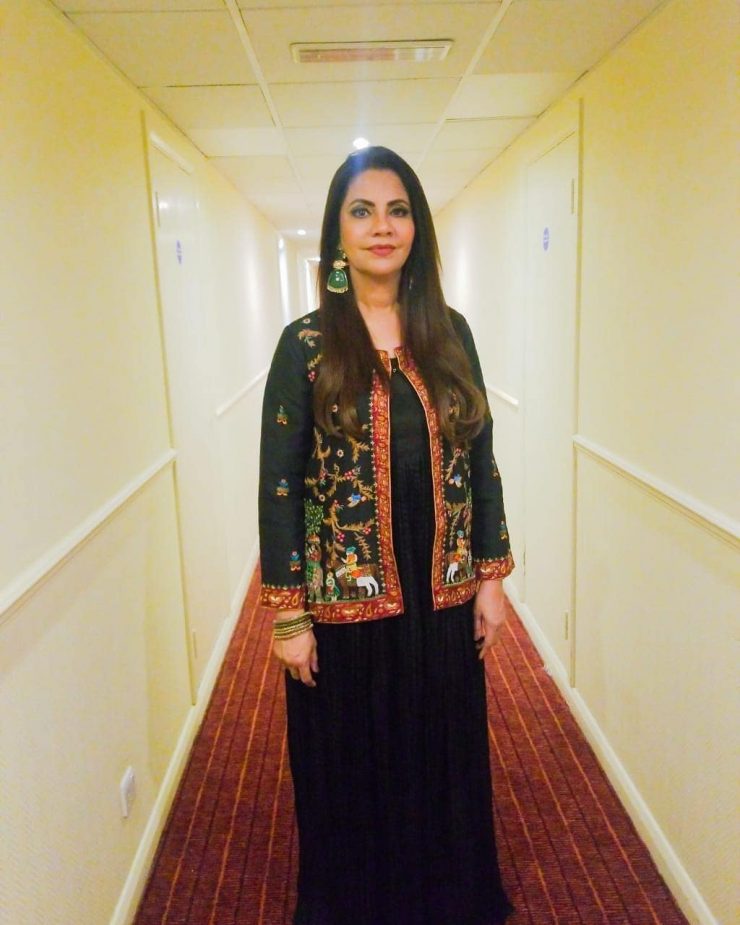 Humayun Saeed Wife Samina - 35 Romantic Pictures | Reviewit.pk