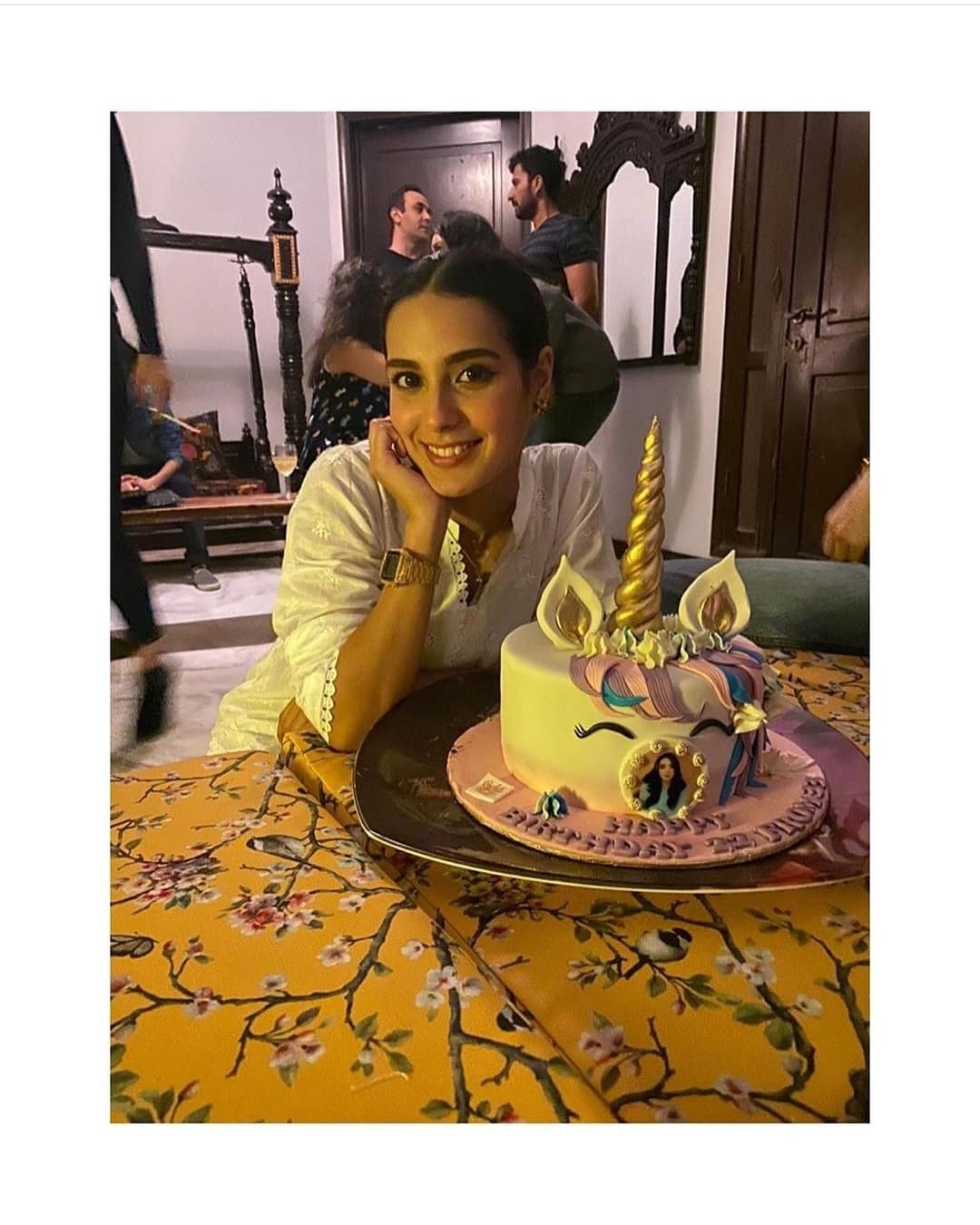 Iqra Aziz Celebrated her 22nd Birthday with Yasir Hussain and Close Friends