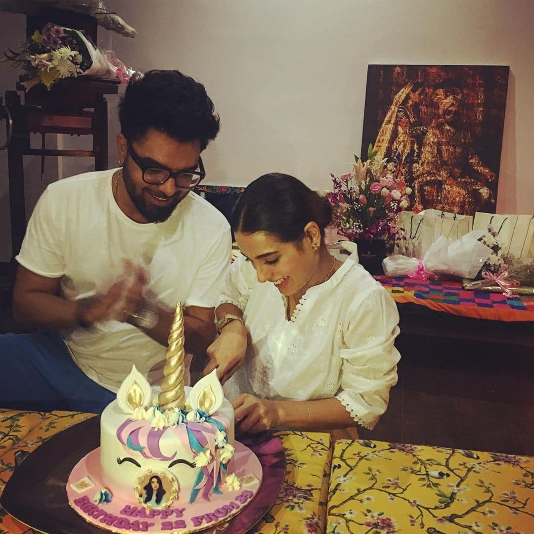 Iqra Aziz Celebrated her 22nd Birthday with Yasir Hussain and Close Friends
