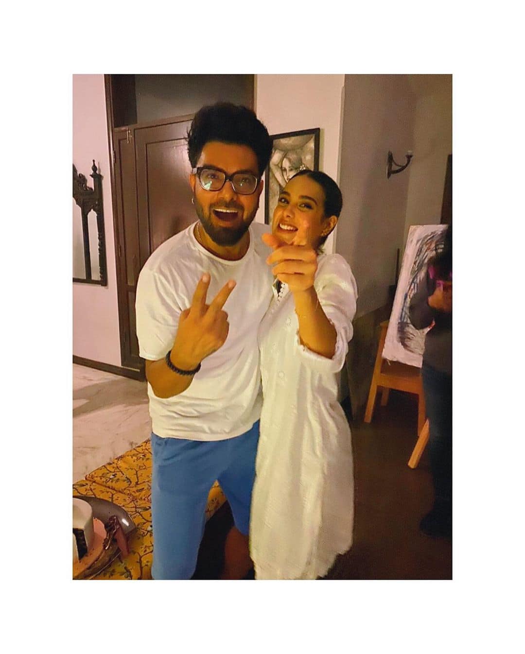 Iqra Aziz Celebrated her 22nd Birthday with Yasir Hussain and Close Friends