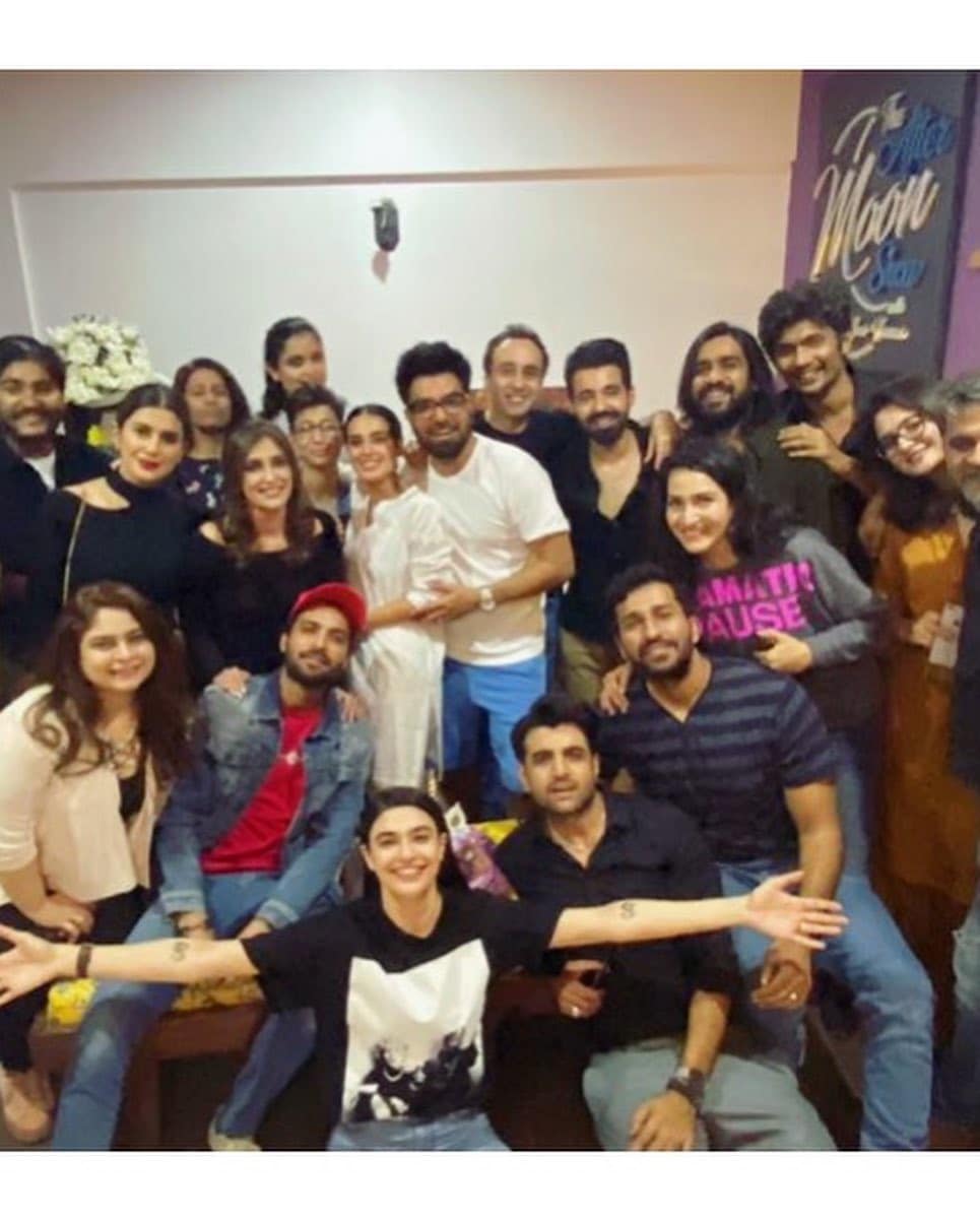 Iqra Aziz Celebrated her 22nd Birthday with Yasir Hussain and Close Friends