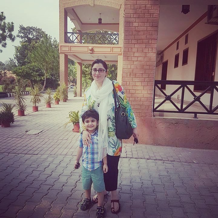 Latest Clicks of Junaid Khan with his Wife and Sons