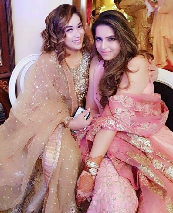 Beautiful Clicks Of Singer Komal Rizvi With Family Reviewit pk