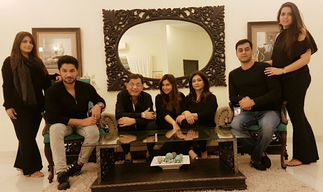 Beautiful Clicks of Singer Komal Rizvi with Family