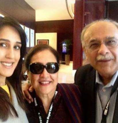 Mira Sethi Family Details and Pictures