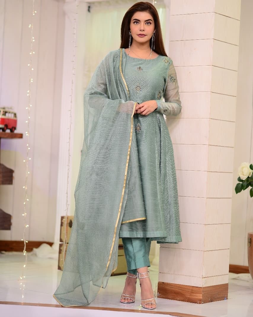 Some Beautiful Clicks of Nida Yasir From her Morning Show