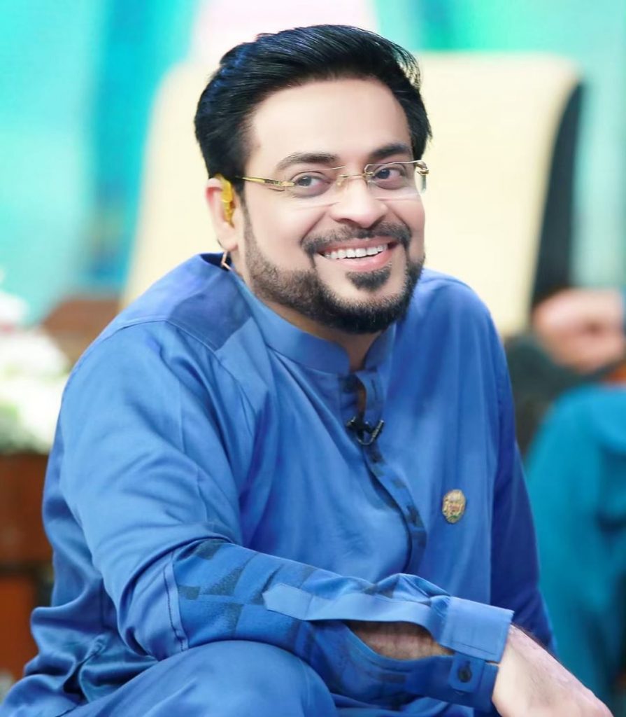 People Are Commenting On Aamir Liaquat's Shirt