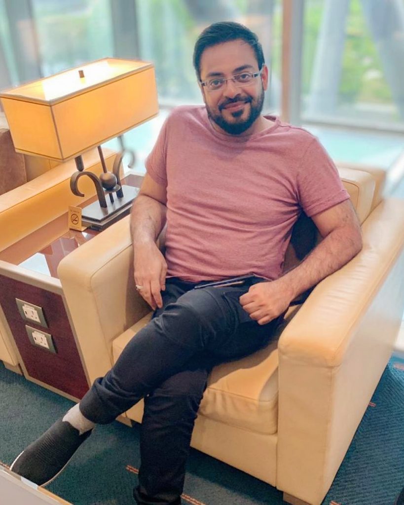 People Are Commenting On Aamir Liaquat's Shirt