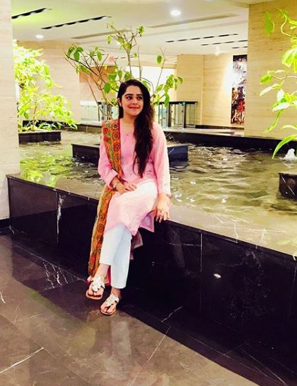 Latest Clicks of Beautiful Actress Sarah Razi Khan