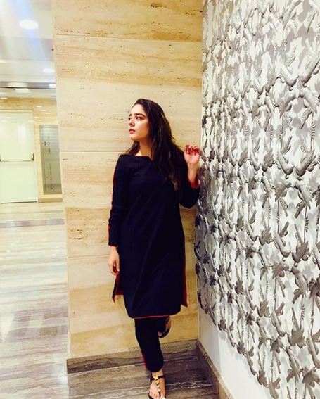 Latest Clicks of Beautiful Actress Sarah Razi Khan