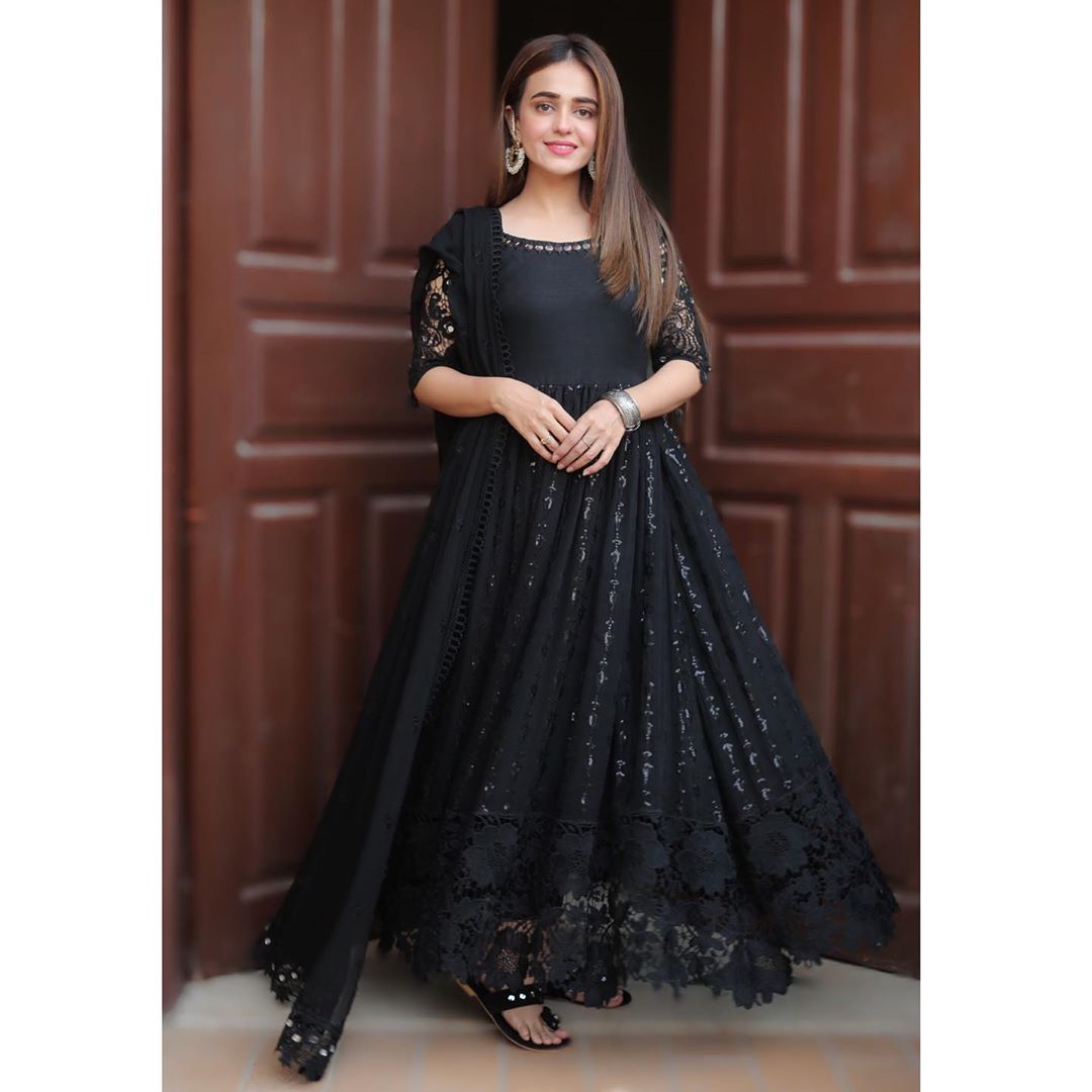 Beautiful Clicks of Gorgeous Actress Sumbul Iqbal in Black Outfit