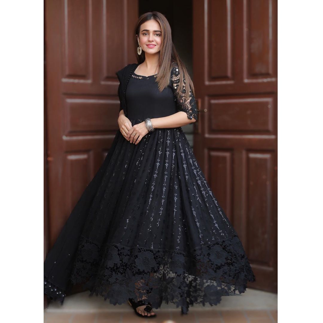 Beautiful Clicks of Gorgeous Actress Sumbul Iqbal in Black Outfit