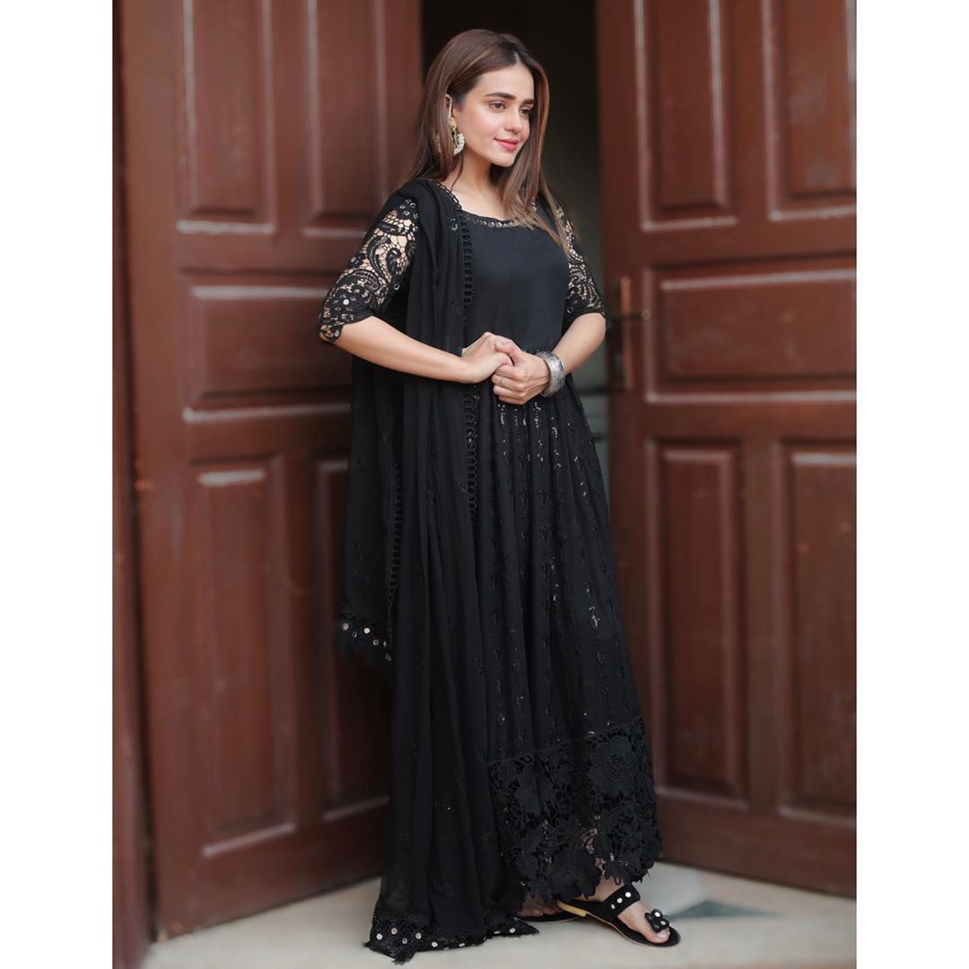 Beautiful Clicks of Gorgeous Actress Sumbul Iqbal in Black Outfit