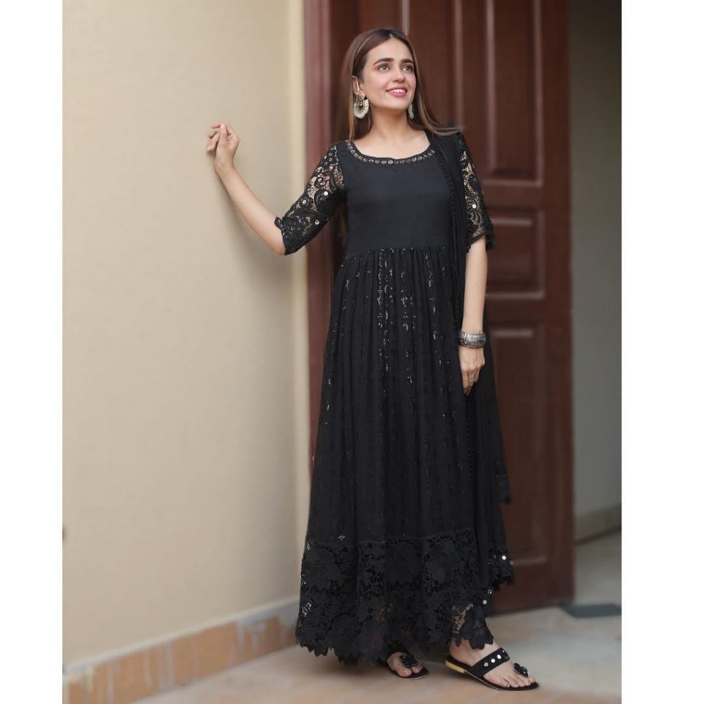 Beautiful Clicks of Gorgeous Actress Sumbul Iqbal in Black Outfit ...