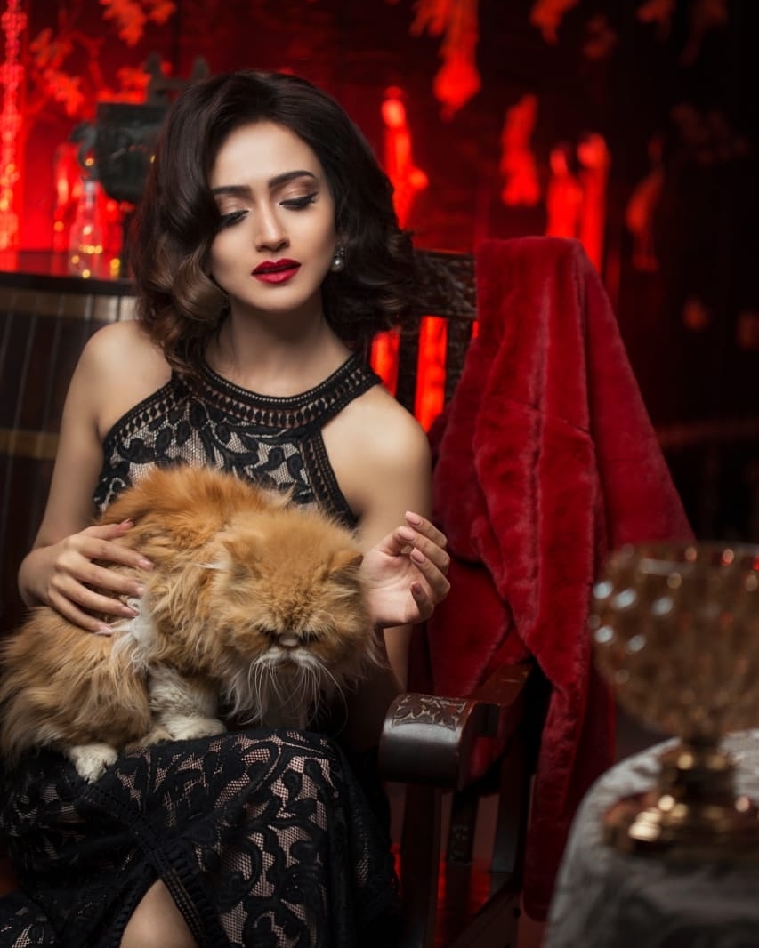 Actress Zarnish Khan’s Recent Photo Shoot is Raising up the Temperature
