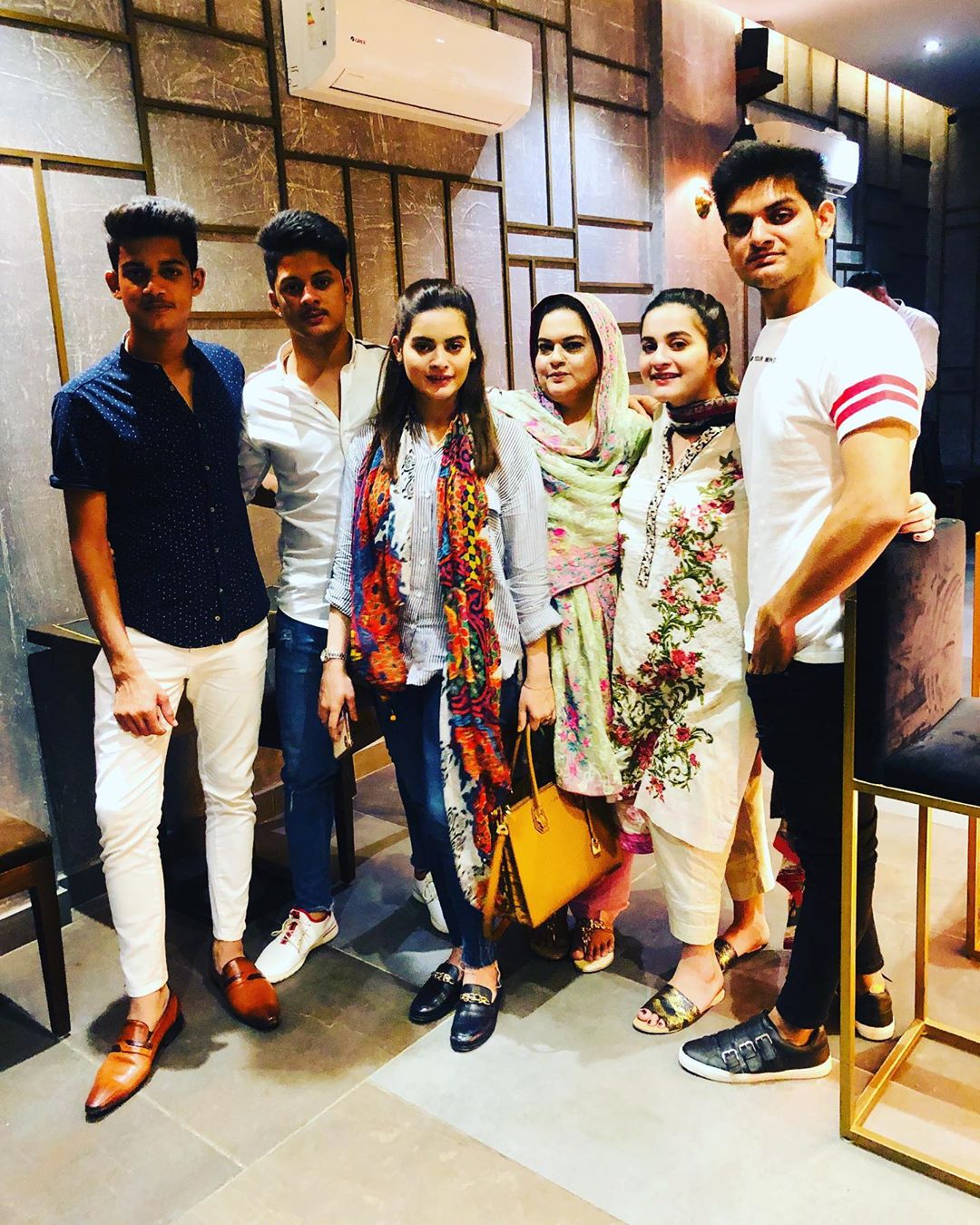 Latest Beautiful Clicks of Aiman Khan and Minal Khan With Family