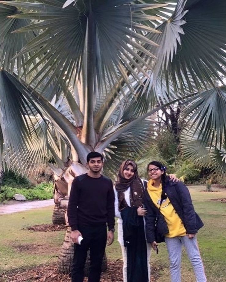 Latest Pictures Of Bushra Aamir With Her Daughter And Son | Reviewit.pk