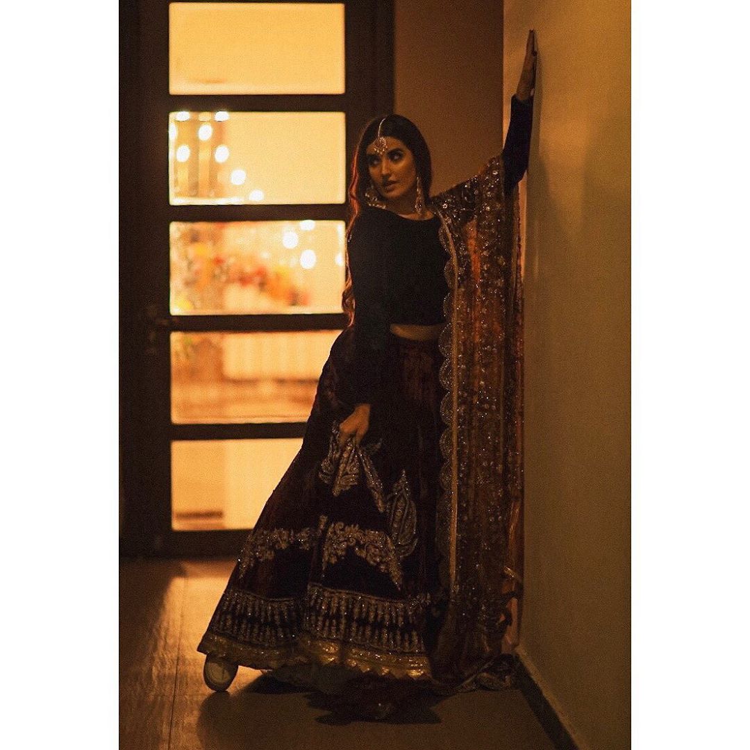 Actress Hareem Farooq's Latest Clicks in this Beautiful Outfit