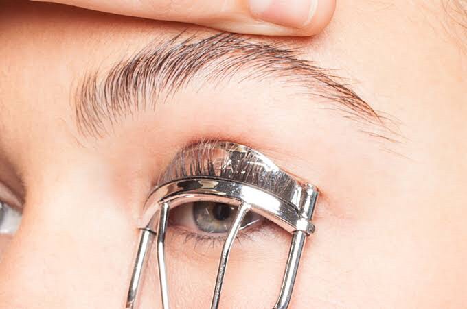 6 ways to get longer, volumized eyelashes