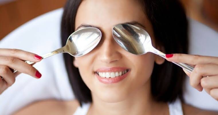 How to reduce and soothe down puffy eyes