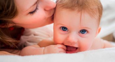 Guide to visiting a new mum and baby
