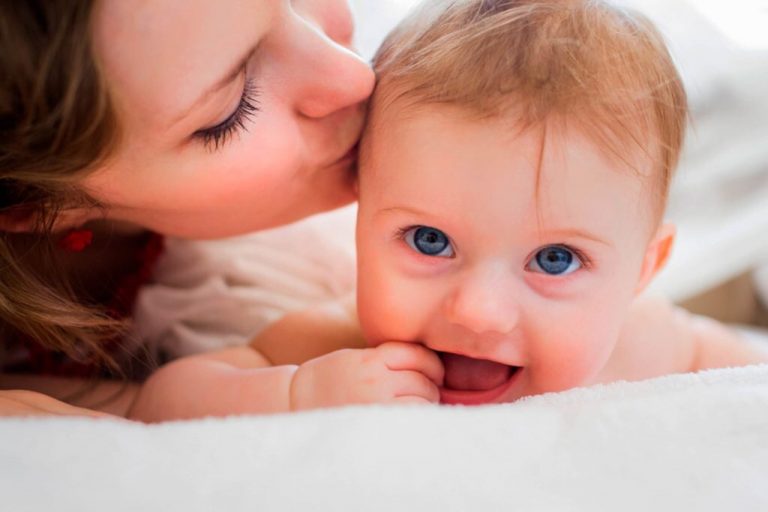 Guide to visiting a new mum and baby