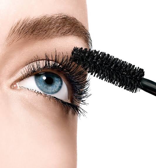 Guide on how to apply mascara the correct way Reviewit.pk