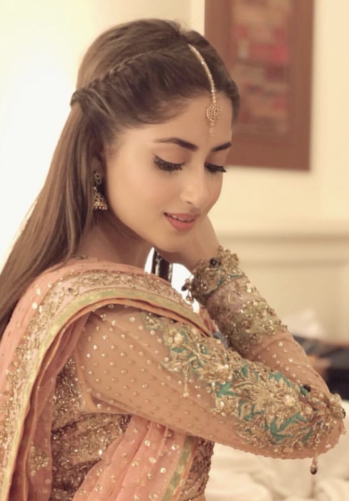 desiwedding #mehndi #kuriya #fashion #girlside #dulhan #makeuptutori… |  Pakistani wedding hairstyles, Bridal hairstyle indian wedding, Pakistani  bridal hairstyles