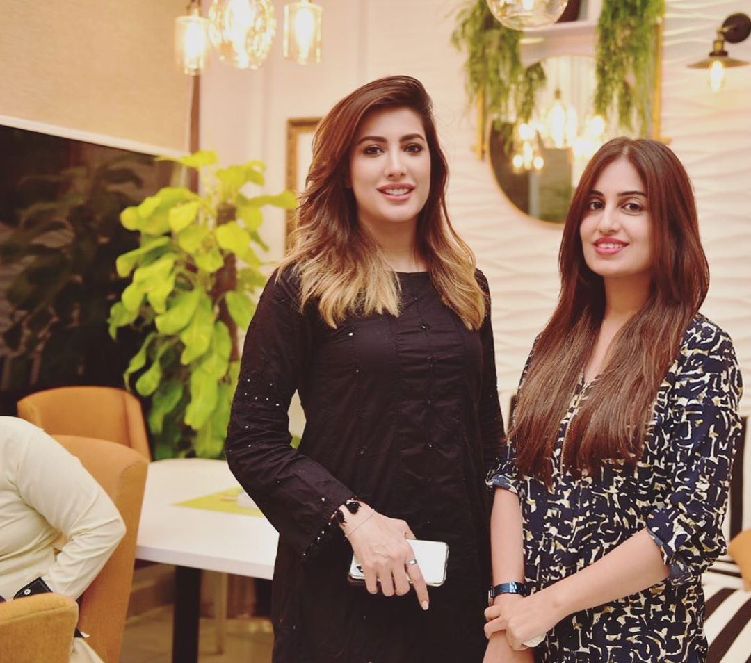 Celebrities Spotted Having Dinner at Iqrar ul Hassan Restaurant in Karachi