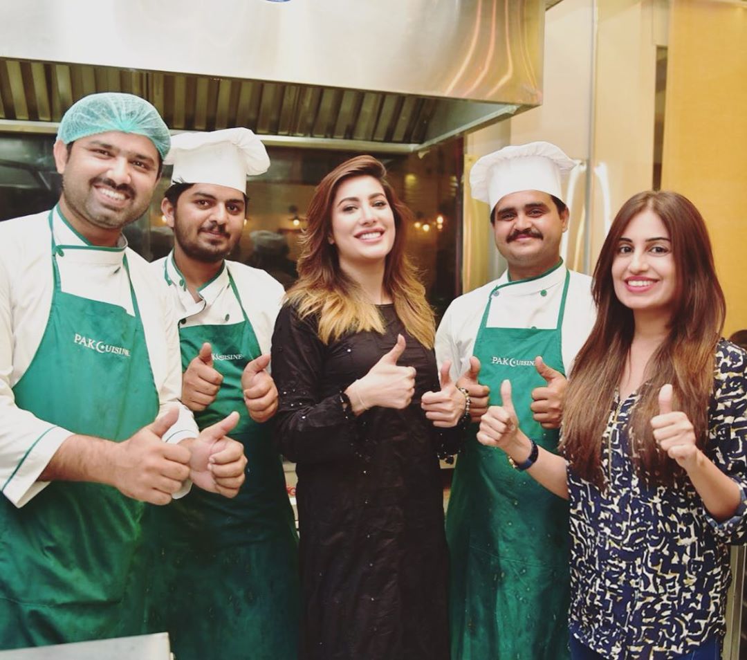 Celebrities Spotted Having Dinner at Iqrar ul Hassan Restaurant in Karachi