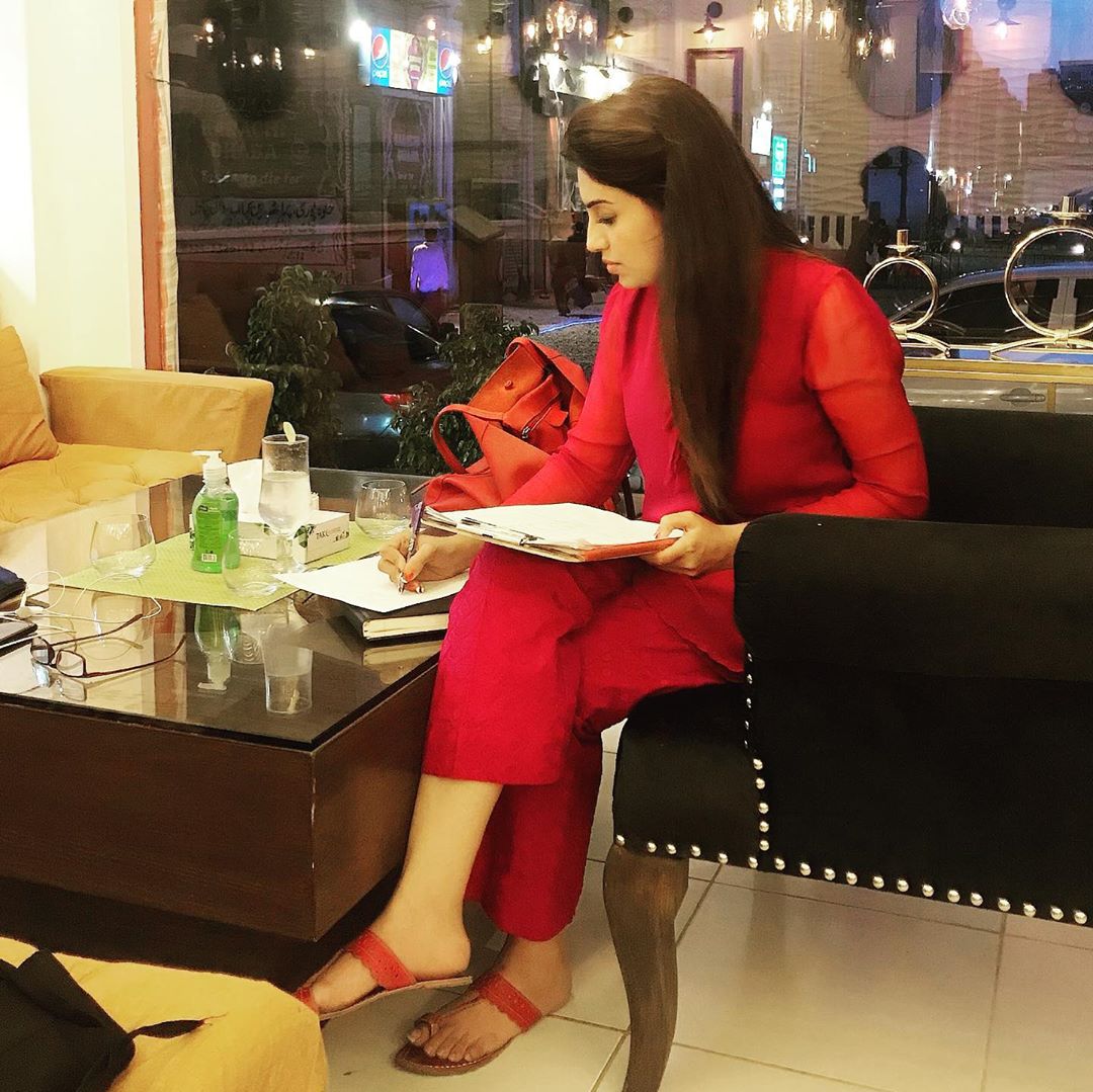 Celebrities Spotted Having Dinner at Iqrar ul Hassan Restaurant in Karachi